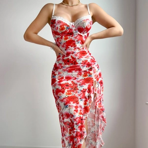 Vestito intimo sexy floreale con pizzo e spacco laterale con motivi di papaveri vivaci