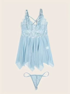 Dettaglio baby doll azzurro con inserti in pizzo e mesh completo di spalline incrociate