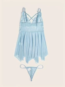 Completo intimo in mesh azzurro con bordo in pizzo e spalline incrociate sul retro