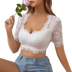 Sexy weißes bauchfreies Spitzenoberteil mit Herzausschnitt für Oktoberfest-Outfit