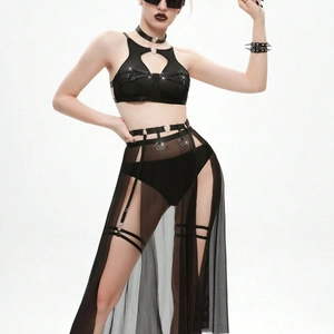 Ensemble punk noir 3 pièces avec gilet en similicuir, ceinture et jupe en mesh transparent