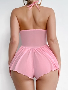 Vue arrière du body en mesh rose avec licou, ourlet ondulé et dos nu pour femmes
