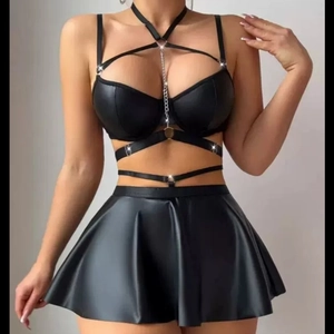 Dames Sexy Kunstleer Lingerie Top And Bottom Met Metalen Ketting Punk Stijl Effen Zwart Clubwear Voor Rollenspel Feest