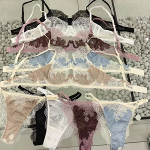 Ensembles de lingerie en dentelle fine avec soutiens-gorge et strings multicolores