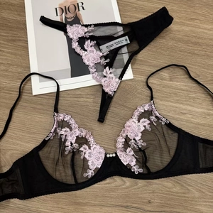Ensemble de lingerie en dentelle noire sexy style français avec broderie florale