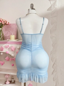 Camicia da notte in rete azzurra con arricciatura posteriore e volant