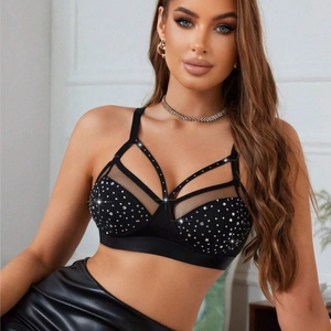 Ensemble soutien-gorge sexy en maille noire avec strass argentés et décolleté plongeant