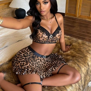 Ensemble de Lingerie Sexy pour Femmes Imprimé Léopard Haut et Bas Motif Léopard Dentelle Pendentif Cœur Costume de Fête