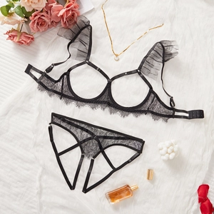 Lingerie Sexy en Dentelle Noire pour Femmes Soutien-Gorge Ajouré avec Volants en Maille et String à Brides Romantique
