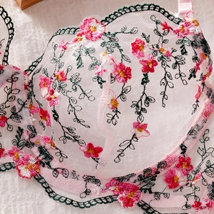 Ensemble de lingerie rose de style français avec broderie florale et dentelle en maille