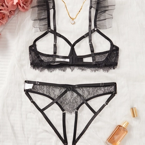 Ensemble de lingerie sexy en dentelle noire avec bretelles à volants et soutien-gorge