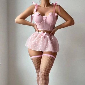 Sexy rosa Dessous-Set mit Blumenstickerei, Herz-Netzrock und Netzstrümpfen