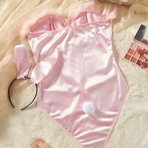 Bodysuit de lingerie lapin en satin rose avec oreilles et queue douces sur soie