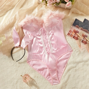 Lingerie Sexy en Satin Rose Lapine Top Et Bas Avec Serre-Tête Oreilles de Lapin Bordure en Fausse Fourrure Combinaison à Lacets