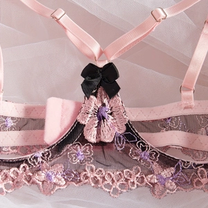 Set lingerie con ricamo floreale rosa, rete nera e fiocco di raso fine
