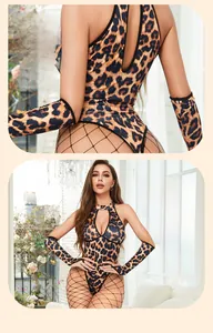 Ensemble body sexy léopard avec manches assorties et détails de bas résille noirs