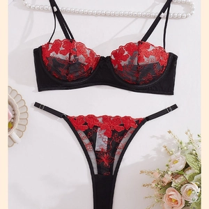 Lingerie Sexy da Donna in Rete Trasparente Ricamata a Fiori Sopra e Sotto Reggiseno con Ferretto e Slip San Valentino