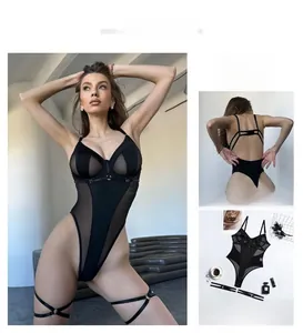 Body con inserti in mesh, taglio sgambato e dettagli di cinturini incrociati