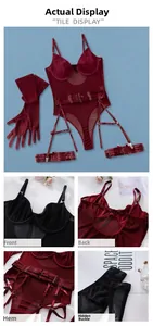 Détails de l'ensemble lingerie en résille avec boutons-pression et porte-jarretelles