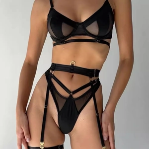 Ensemble de lingerie sexy 3 pièces noir avec mesh transparent, soutien-gorge et jarretelles