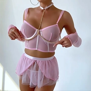 Rosa Mesh-Lingerie-Set mit Bügel-Korsett, Goldkettchen-Halsband und fingerlosen Ärmeln