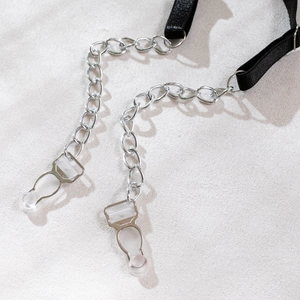 Detailansicht der Metallketten-Träger mit verstellbaren Clips für Spitzen-Body