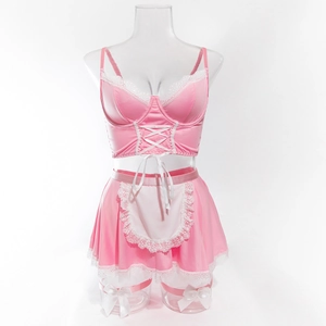 Ensemble lingerie soubrette rose avec dentelle et tablier sur un mannequin transparent