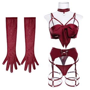 Detail eines roten Dessous-Sets mit großer Schleife, Strapsgürtel und Netzhandschuhen