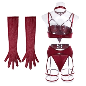 Detail eines roten Dessous-Sets mit geschnürten Körbchen, Netzgewebe und langen Handschuhen