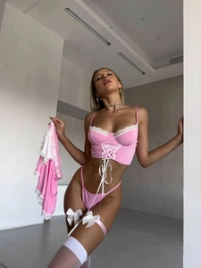 Dessous-Set für Dienstmädchen-Rollenspiele aus rosa Spitze mit Babydoll und Strapsen