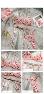 Vue détaillée d'un ensemble de lingerie en résille rose avec imprimés cœurs rouges