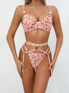 Ensemble lingerie 3 pièces en tulle rose avec cœurs rouges et soutien-gorge armatures