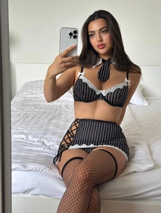 Ensemble lingerie cosplay rayé noir et blanc avec dentelle et collants résille