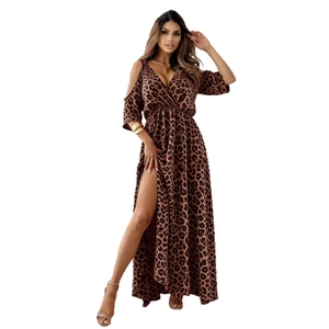 Abito lungo leopardato sexy con spalle scoperte e spacco laterale alto elegante