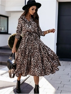 Schickes langärmliges Midikleid mit Leopardenmuster, Hemdkragen und Taillenband