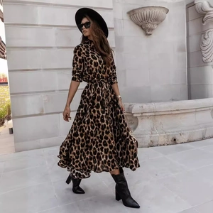 Langärmliges Maxikleid mit Leopardenmuster, Gürtel und fließender A-Linien-Silhouette