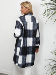 Surchemise à carreaux noir et blanc oversize avec col à revers et ourlet arrondi