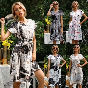 Damen Kurzarm V-Ausschnitt Bedrucktes Midi Kleid Mit Taillenband Sommer Casual Barock Blumen A-Linie Hohe Taille Kleid