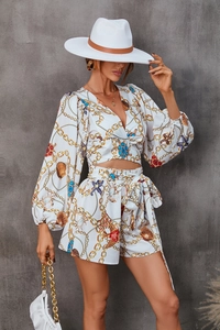 Detailed pattern of ocean jewelry and gold chain prints on the V-neck summer set