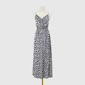 Detail of V-neck leopard print maxi dress with spaghetti straps and elastic waist