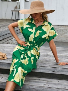 Detail of green floral midi dress with single-breasted buttons and a waist tie belt