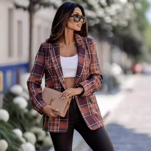 Chic women's plaid blazer in brownish-red check with a slim fit for autumn street style
