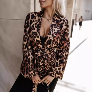 Damen Blazer mit Leopardenmuster, Taillenband und Reverskragen für einen schicken Herbst