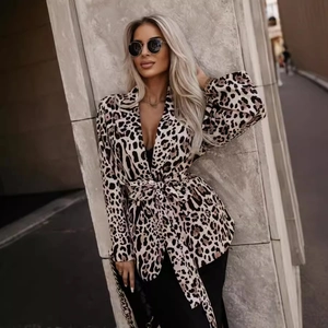 Damen Blazer mit Leopardenmuster, fallendem Revers und passendem Gürtel für den Herbstmode