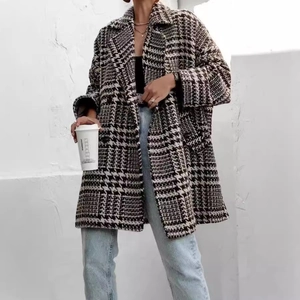 Manteau classique en laine à carreaux pied-de-poule noir et blanc avec coupe décontractée
