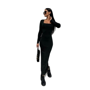 Robe maxi noire à manches longues et coupe ajustée avec décolleté carré pour femmes