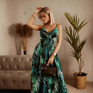 Robe longue imprimé palmier tropical avec fines bretelles et taille élastique