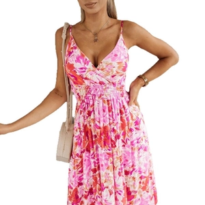 Robe longue à fleurs avec col en V, fines bretelles et taille élastique aux motifs roses