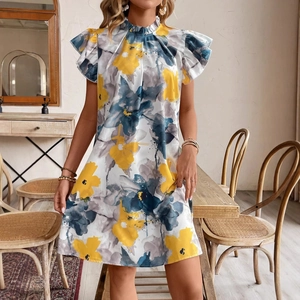 Robe d'été à col en V avec imprimé floral jaune et gris et manches courtes à volants