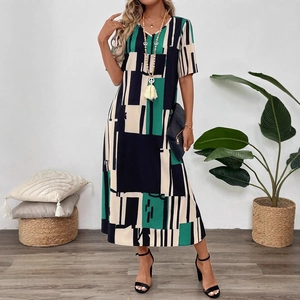 Women's V-neck midi dress with green geometric print and short sleeves in a loose fit